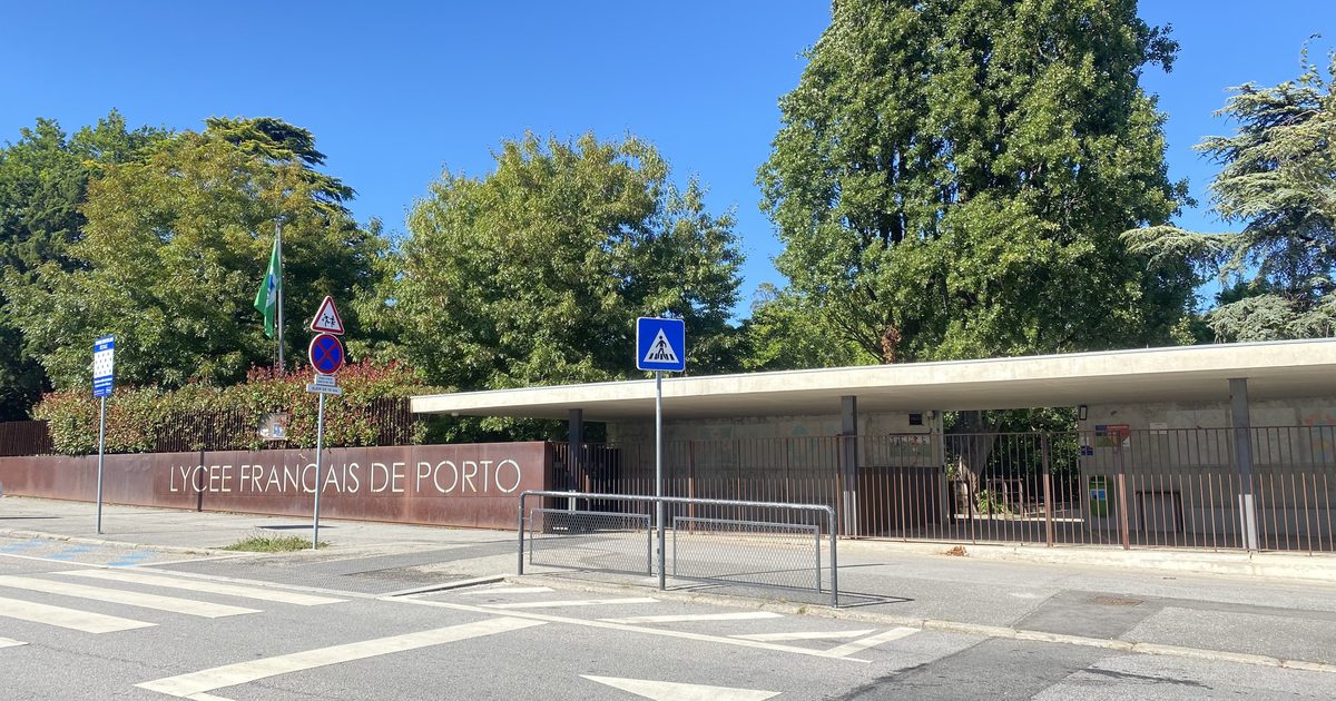 Entrada do Lycée Français de Porto, escola internacional francesa