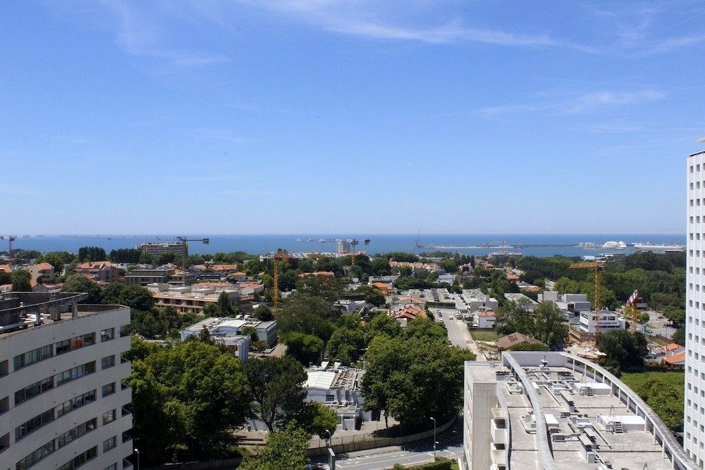 Vista aérea da Foz do Douro, Porto, com construção em curso